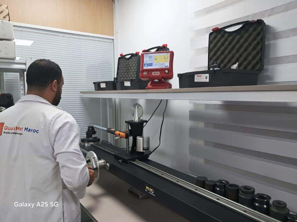Étalonnage d'une clé dynamométrique sur banc de couple au laboratoire QualiMet à Casablanca, Torque Wrench Calibration
